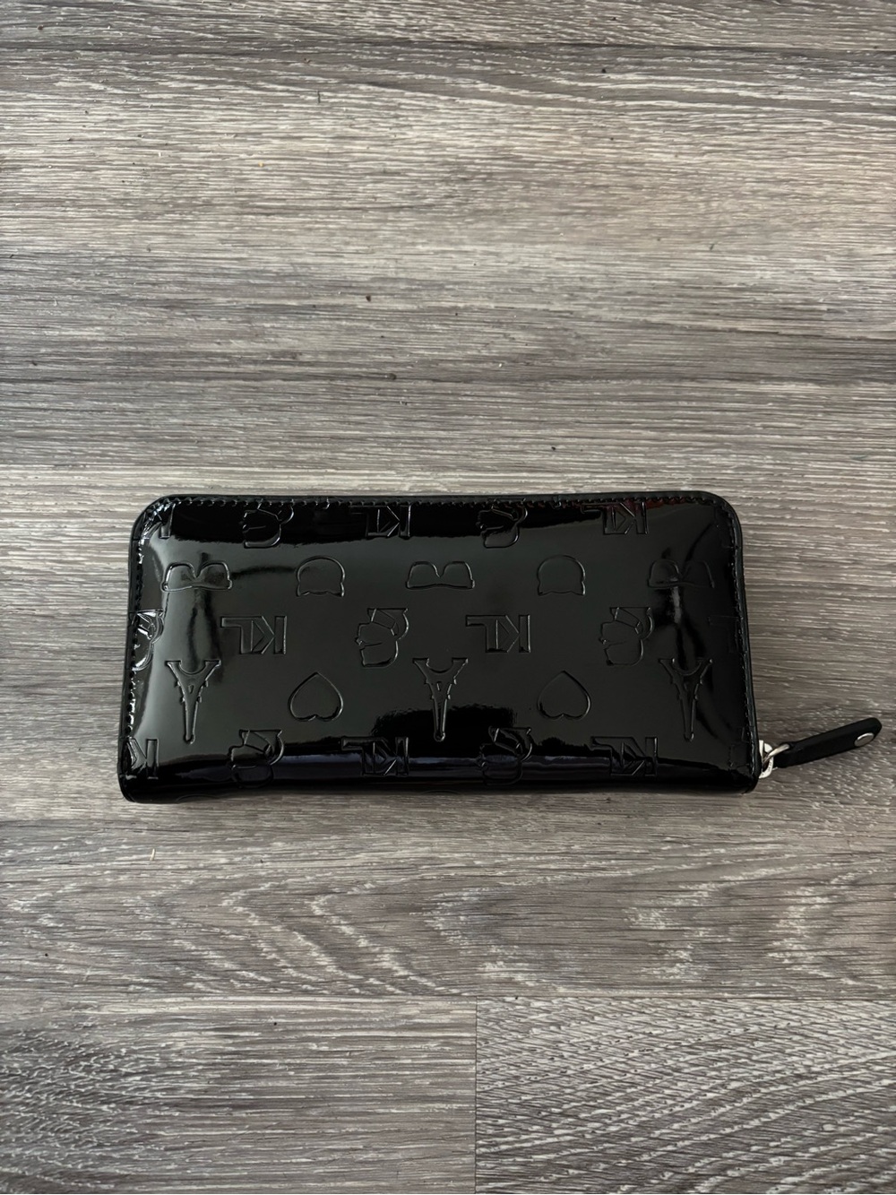 ⚜️Karl Lagerfeld Black Patent Zip Around Wallet - Picture 2 of 3